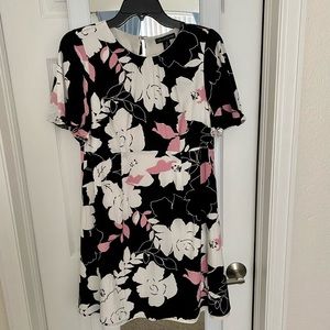 A Pea in the Pod maternity dress - like new!